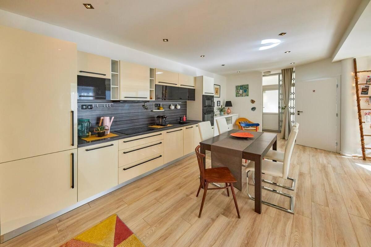 Apartmán Stylish Next To Castle, Location
