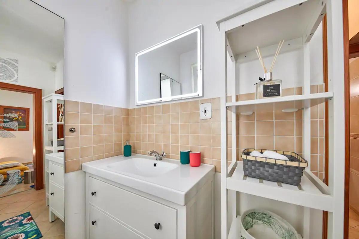 Apartament Stylish Next To Castle, Location *